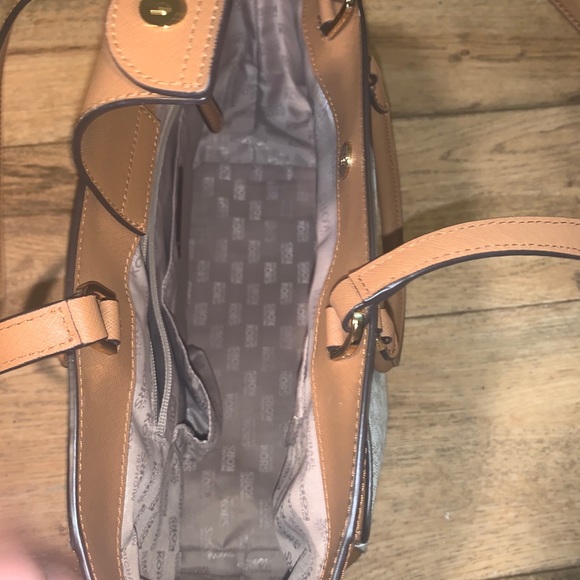 SOLD Michael Kors purse - Picture 11 of 12